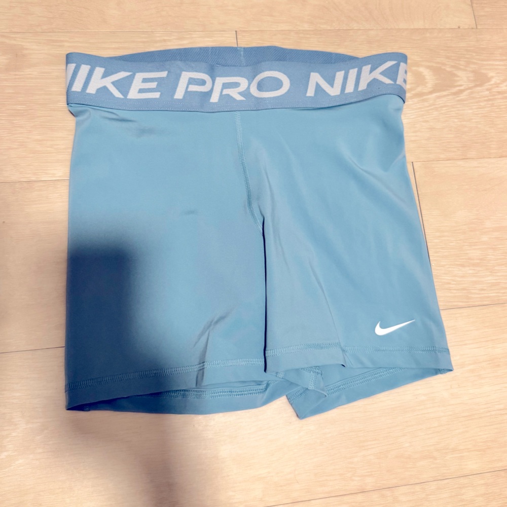 Nike pro shorts size medium NWT